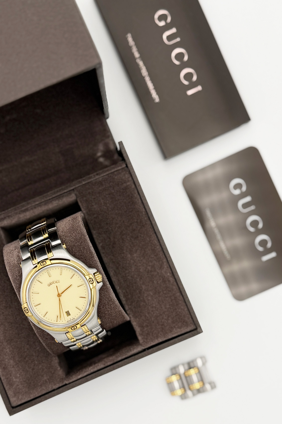 Zegarek Gucci srebrno-złota bransoleta 35 mm - obrazek 3
