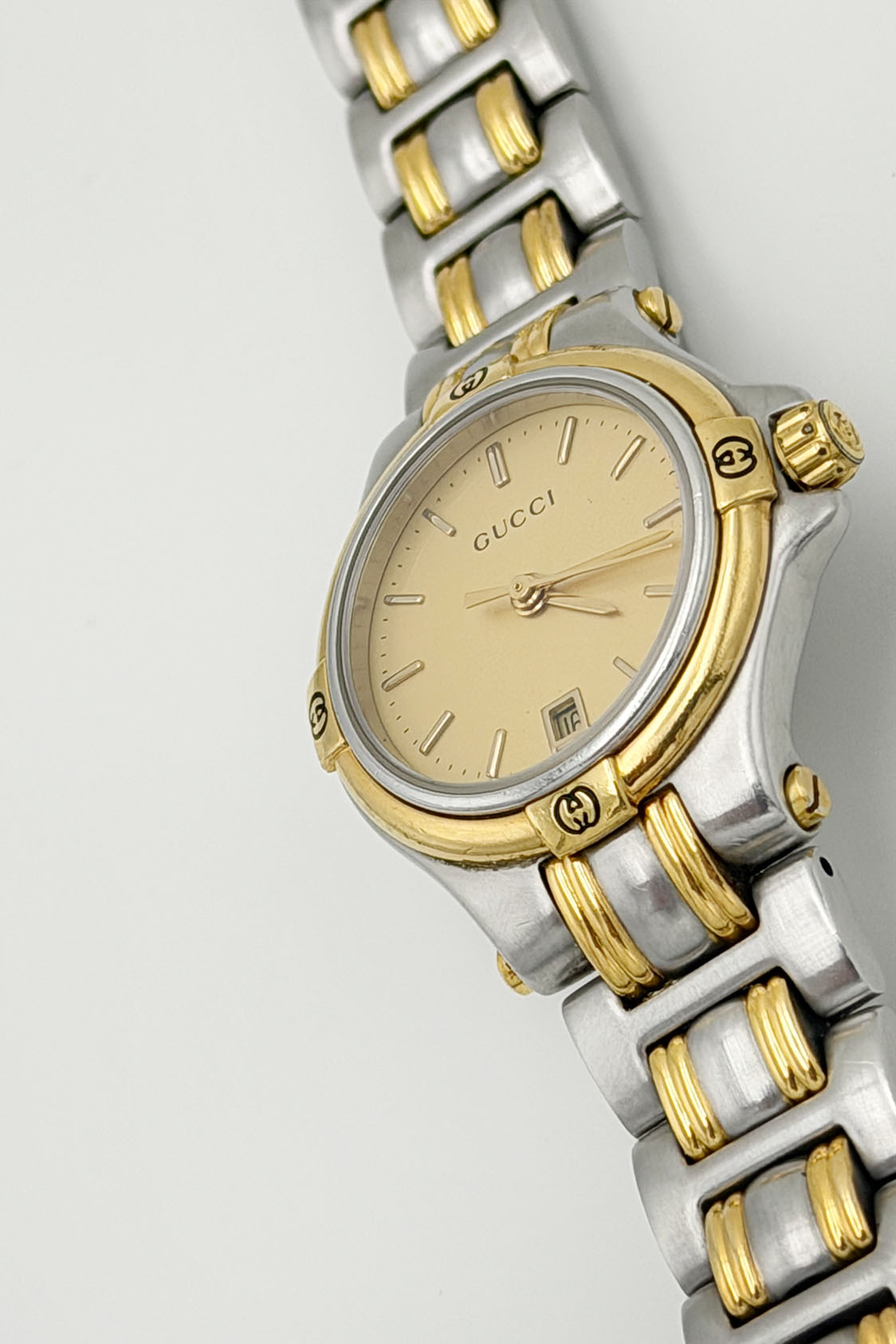 Zegarek Gucci srebrno-złota bransoleta 25 mm - obrazek 4