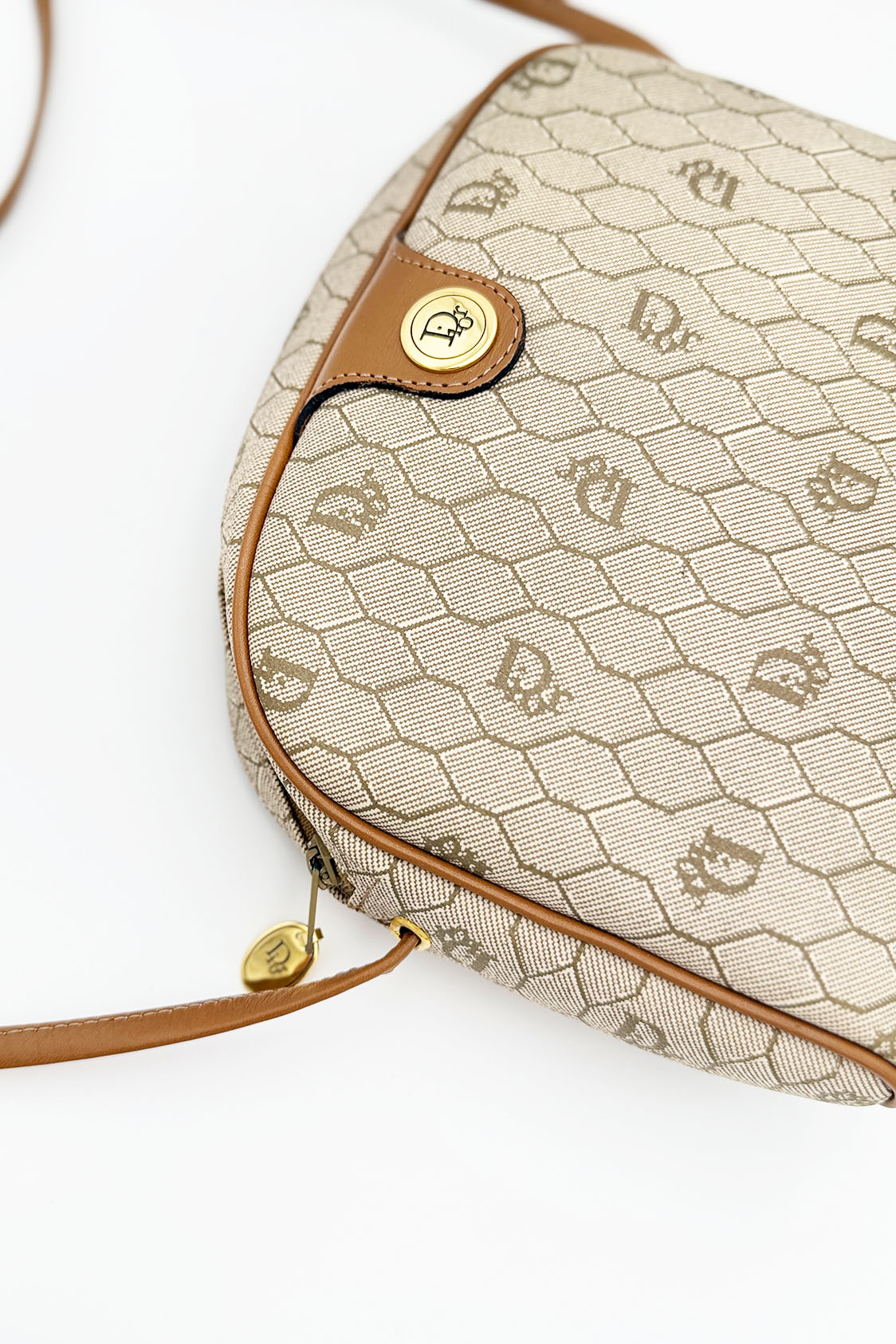 Christian Dior Honeycomb Shoulder Bag - obrazek 3